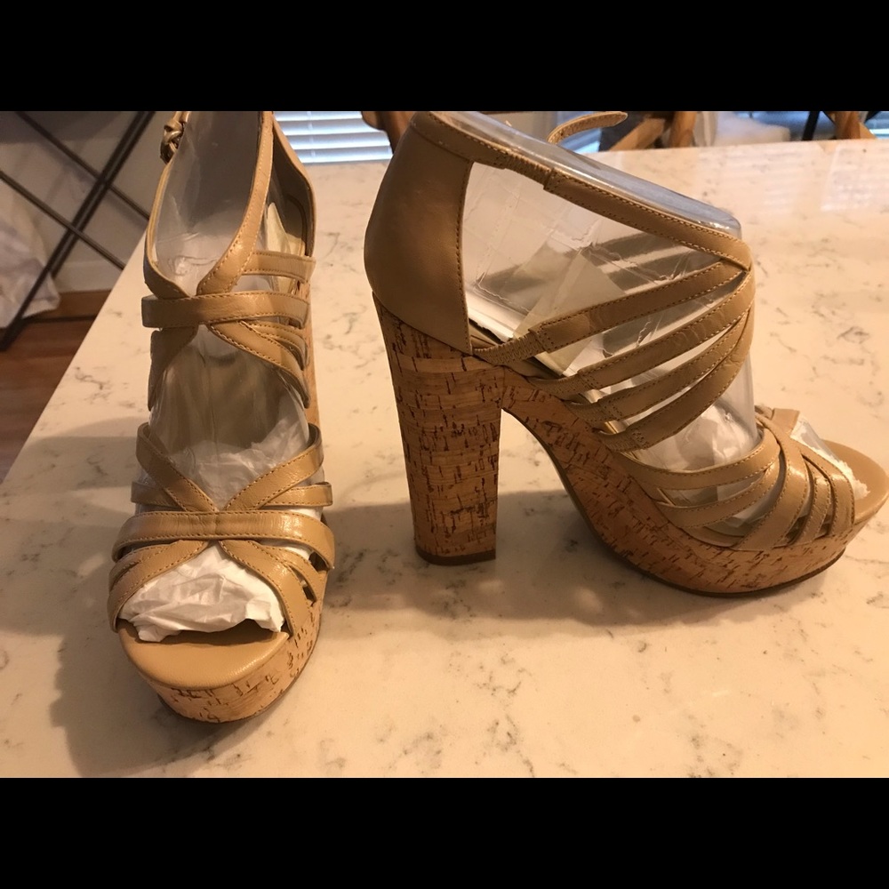 Never been worn Nine West tan strappy shoes size 8